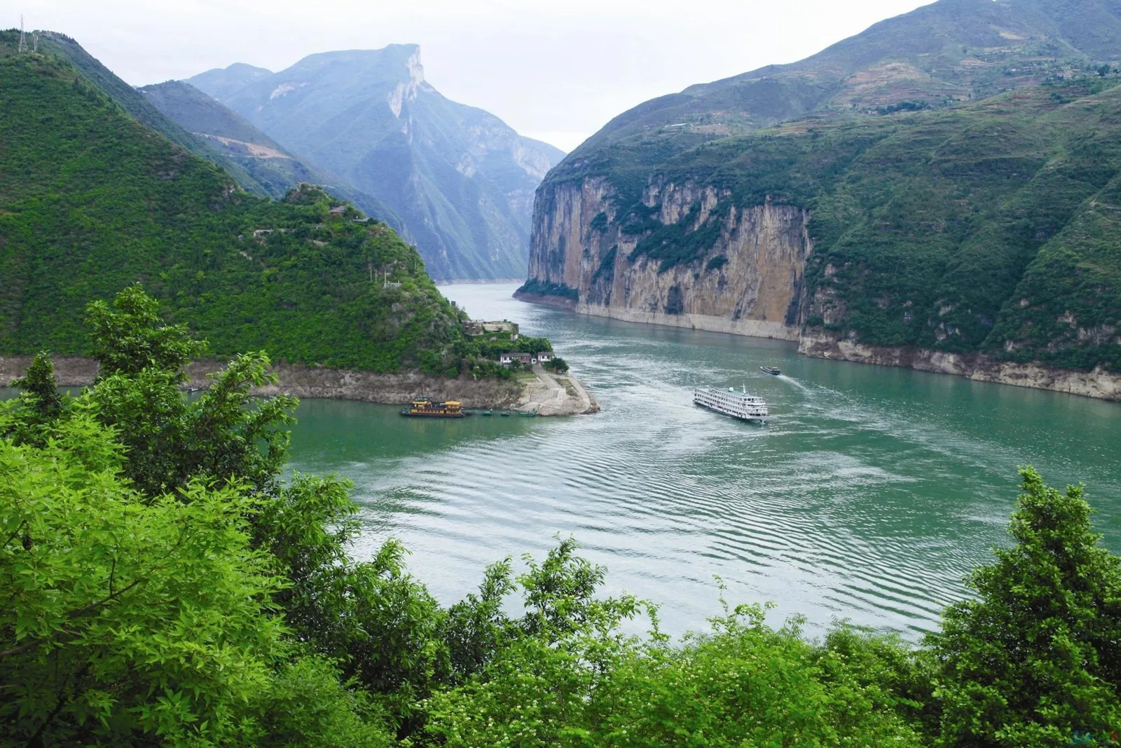Yangtze River, the Three Gorges and the Dam