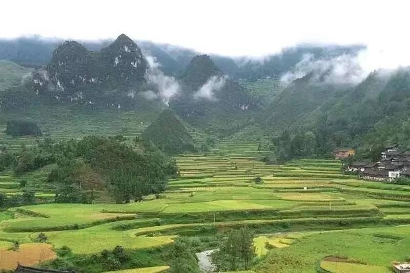 Hiking in Leishan County Guizhou